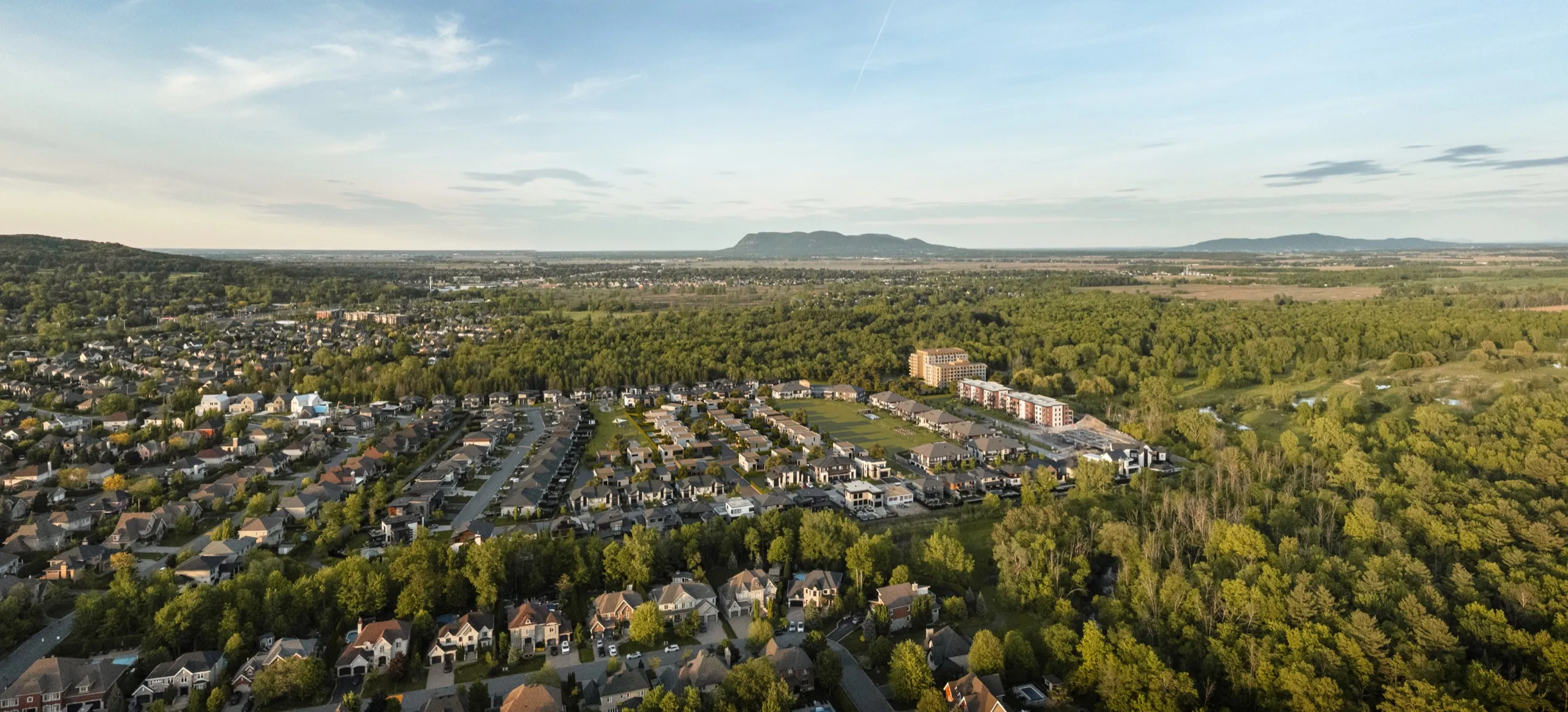 Vue aérienne du quartier Riviera et des espaces verts