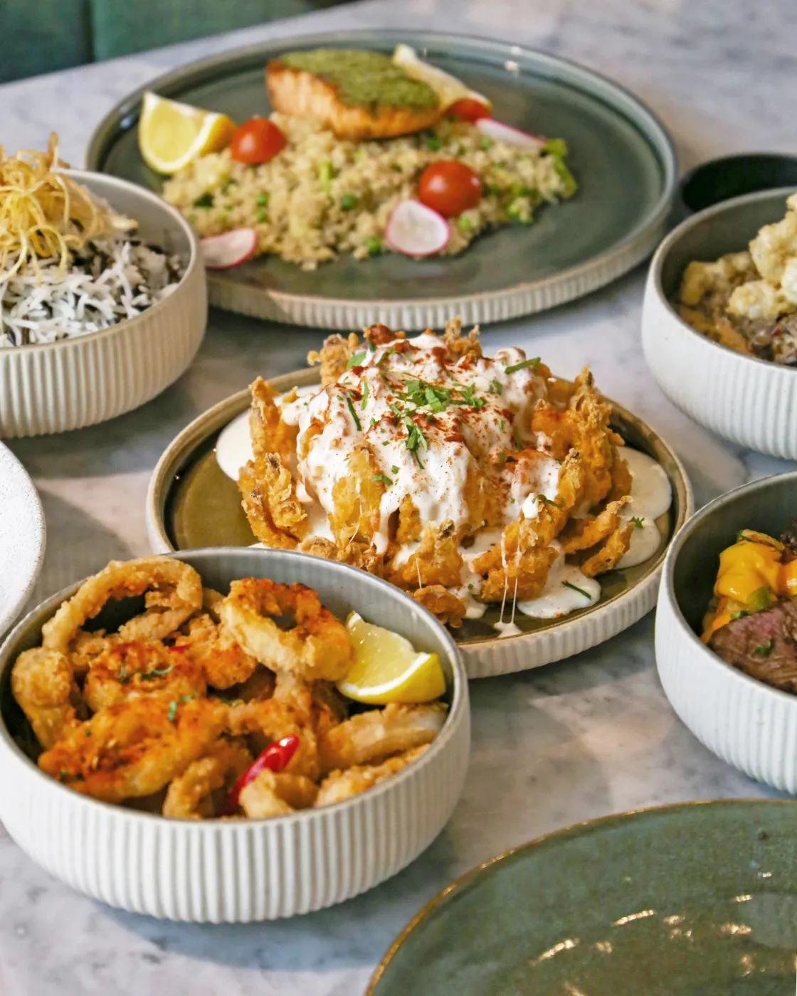 Plats servis dans un restaurant local
